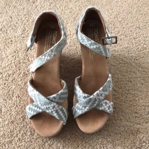 Toms wedges in grey size 6